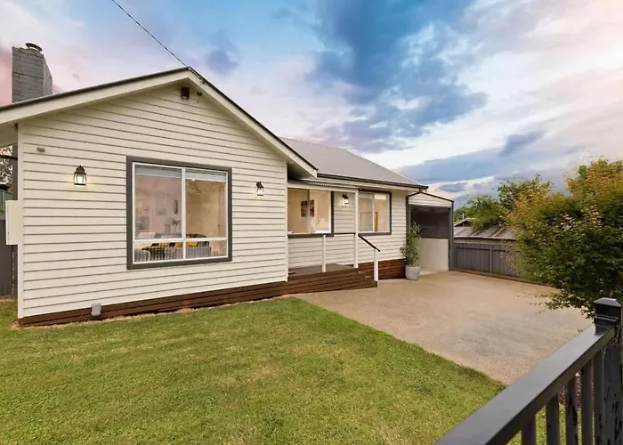 Lemon & Myrtle Cottage